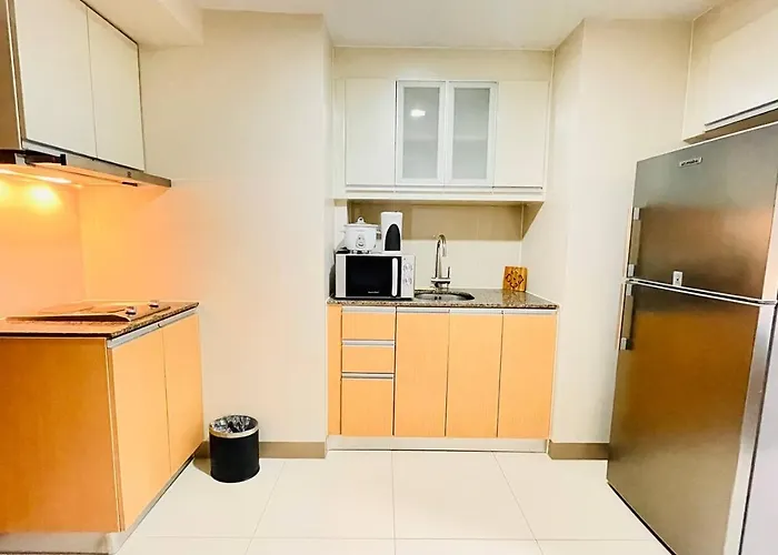 Thompson - 2 Beds, One Uptown Residences 28f A - Xbox & Netflix Apartment Manila