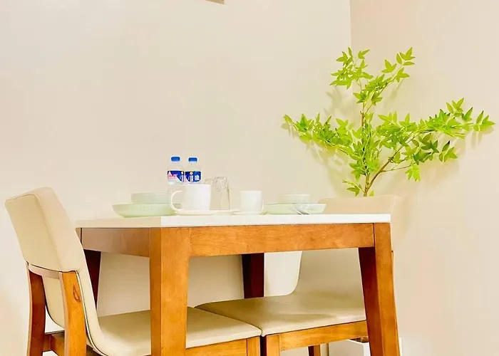 Thompson - 2 Beds, One Uptown Residences 28f A - Xbox & Netflix Manila