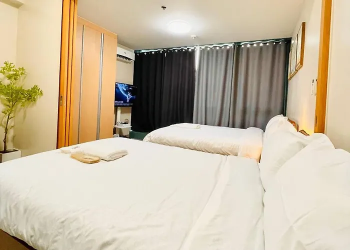 Thompson - 2 Beds, One Uptown Residences 28f A - Xbox & Netflix Apartment *
