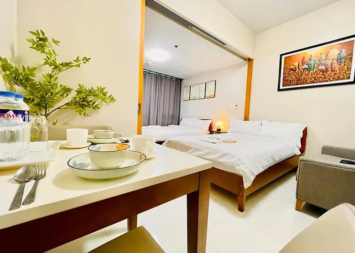 Thompson - 2 Beds, One Uptown Residences 28f A - Xbox & Netflix Apartment